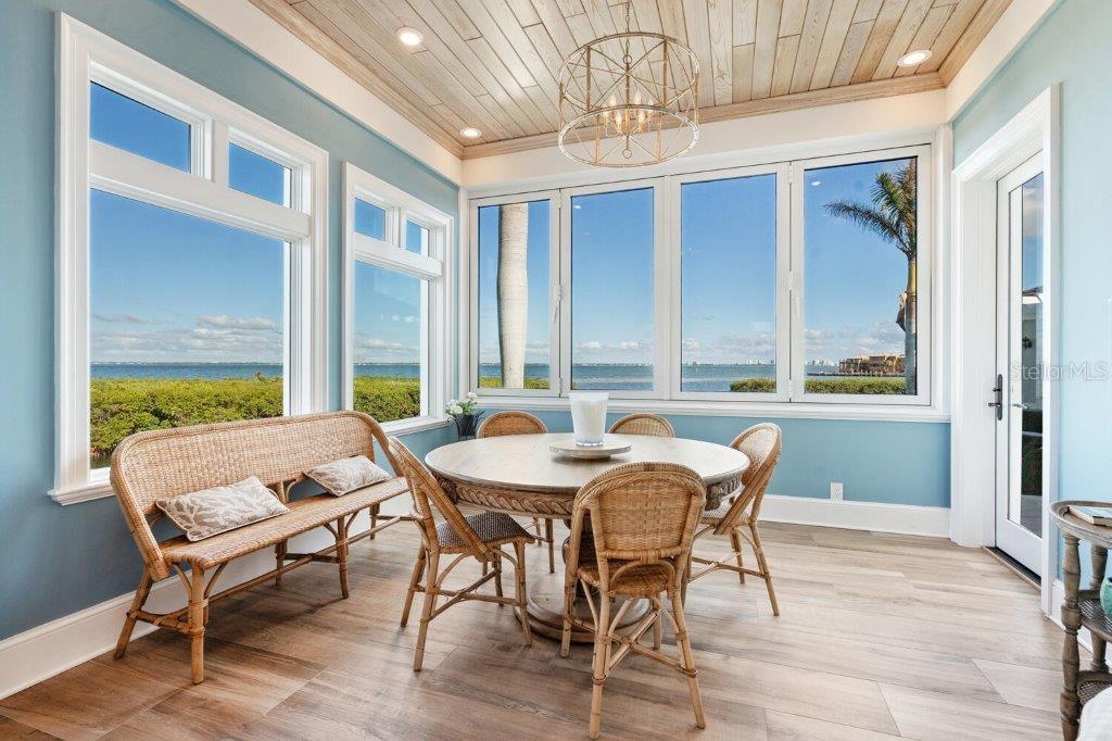 560 HARBOR POINT RD, LONGBOAT KEY, FL, 34228