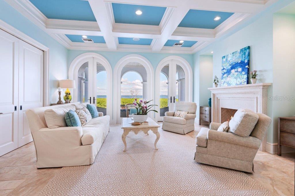 560 HARBOR POINT RD, LONGBOAT KEY, FL, 34228