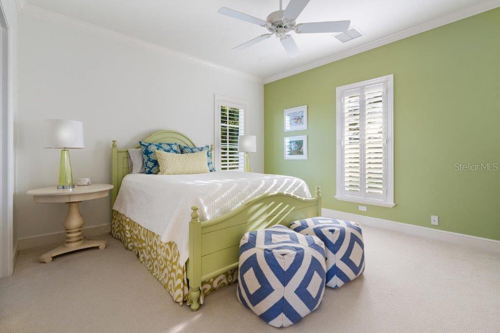 560 HARBOR POINT RD, LONGBOAT KEY, FL, 34228