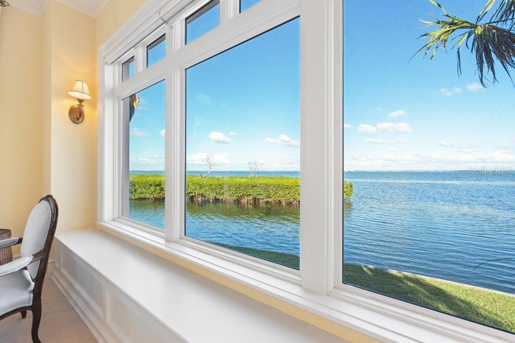 560 HARBOR POINT RD, LONGBOAT KEY, FL, 34228