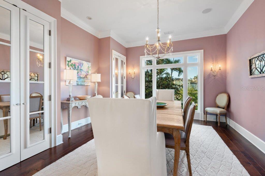 560 HARBOR POINT RD, LONGBOAT KEY, FL, 34228