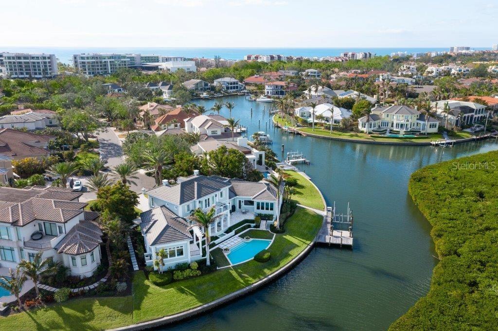 560 HARBOR POINT RD, LONGBOAT KEY, FL, 34228