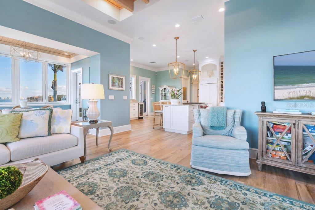 560 HARBOR POINT RD, LONGBOAT KEY, FL, 34228