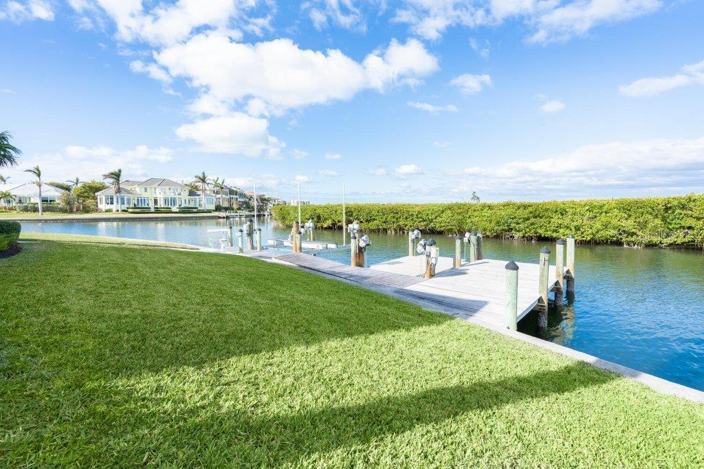 560 HARBOR POINT RD, LONGBOAT KEY, FL, 34228