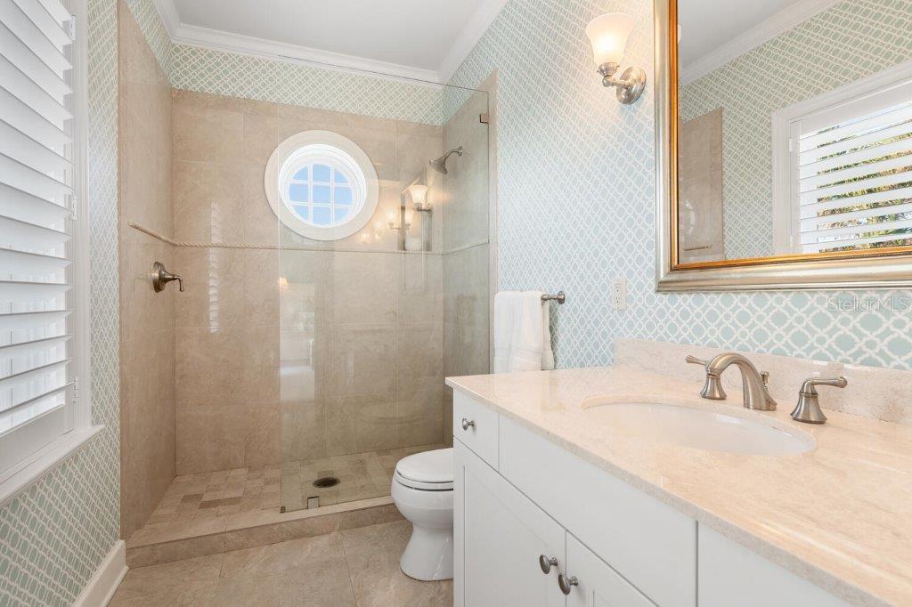 560 HARBOR POINT RD, LONGBOAT KEY, FL, 34228
