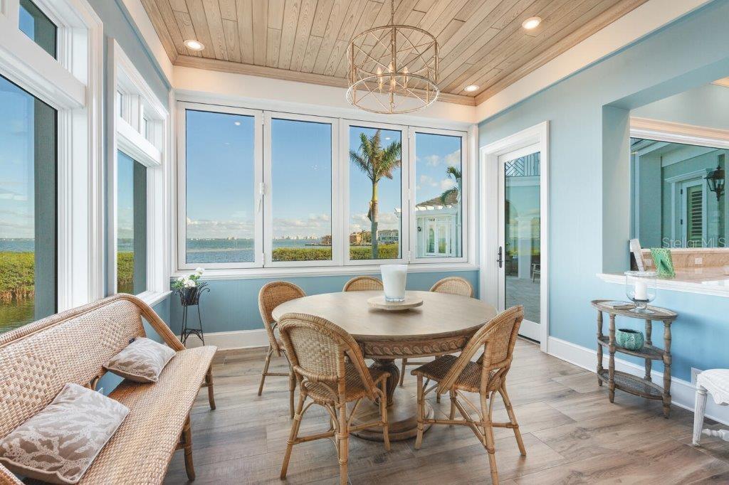 560 HARBOR POINT RD, LONGBOAT KEY, FL, 34228