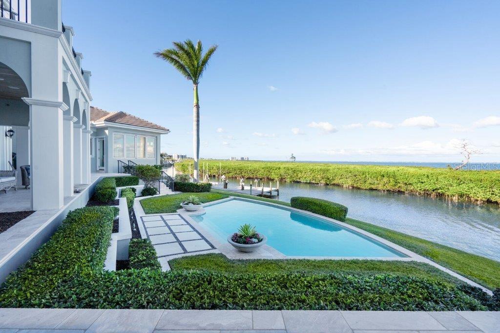 560 HARBOR POINT RD, LONGBOAT KEY, FL, 34228
