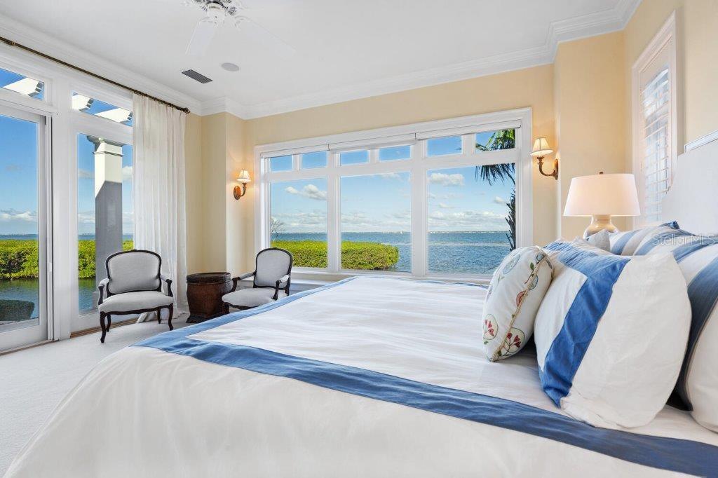 560 HARBOR POINT RD, LONGBOAT KEY, FL, 34228