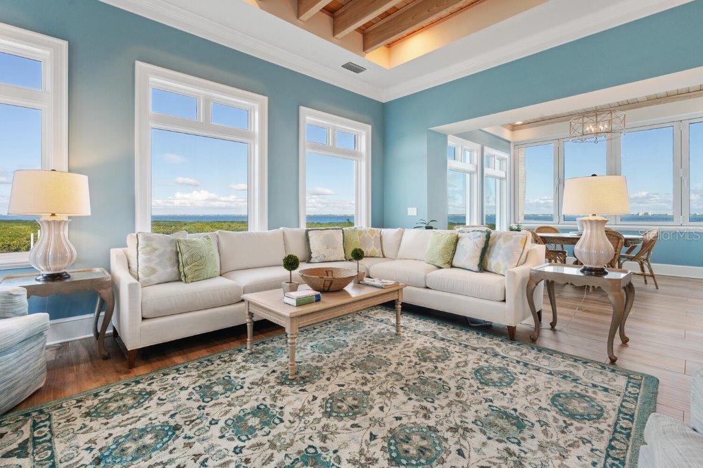 560 HARBOR POINT RD, LONGBOAT KEY, FL, 34228