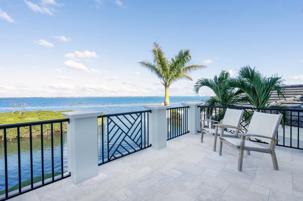 560 HARBOR POINT RD, LONGBOAT KEY, FL, 34228