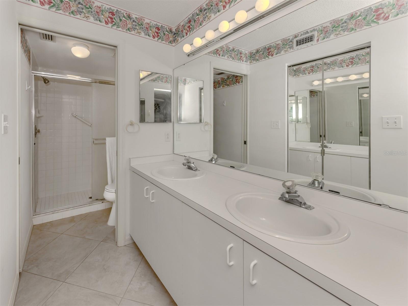 801 WATERSIDE DR #102, VENICE, FL, 34285