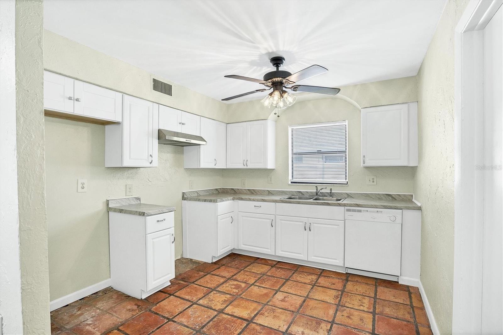 1930 VISCAYA PKWY, CAPE CORAL, FL, 33990