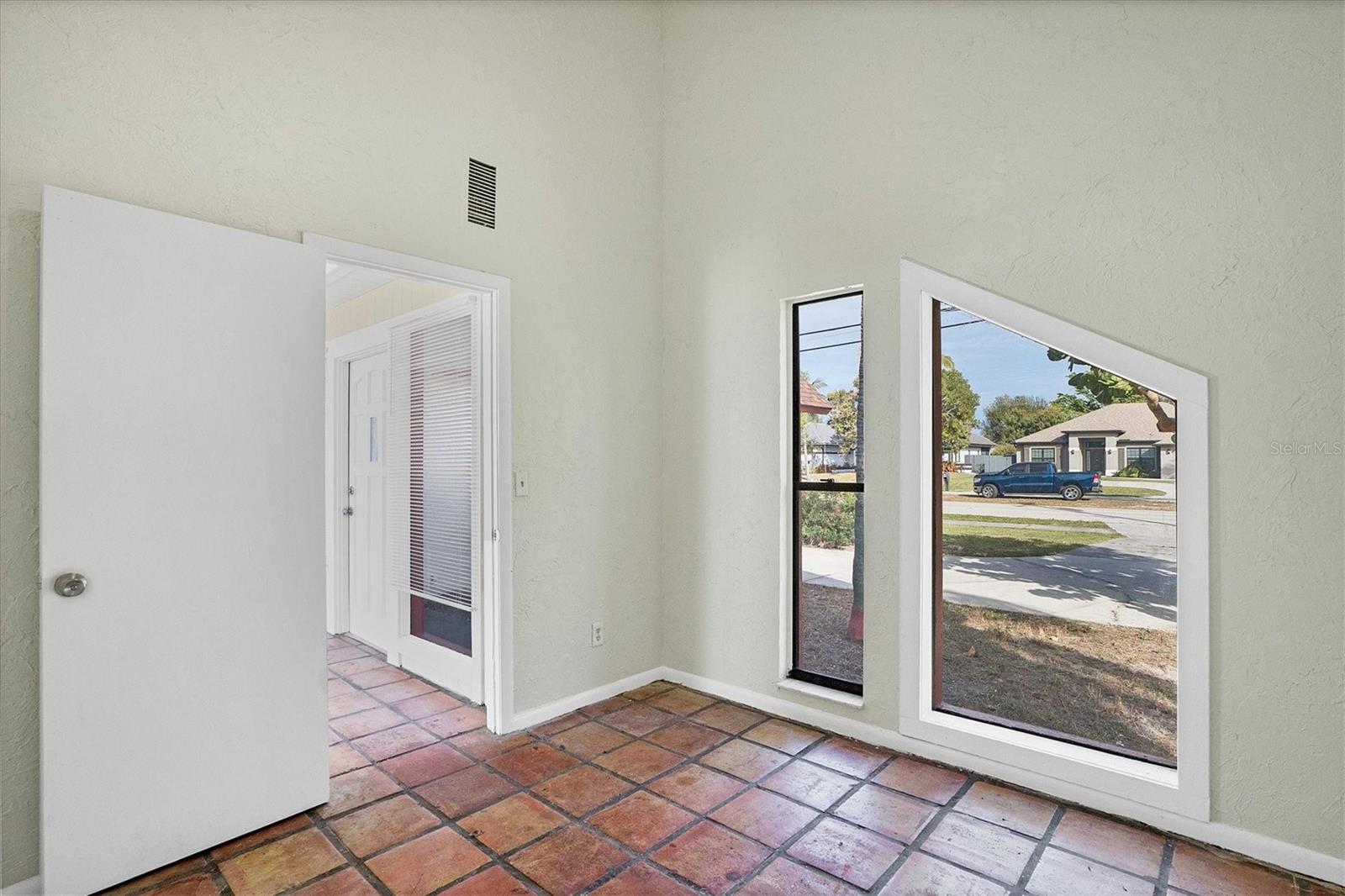 1930 VISCAYA PKWY, CAPE CORAL, FL, 33990