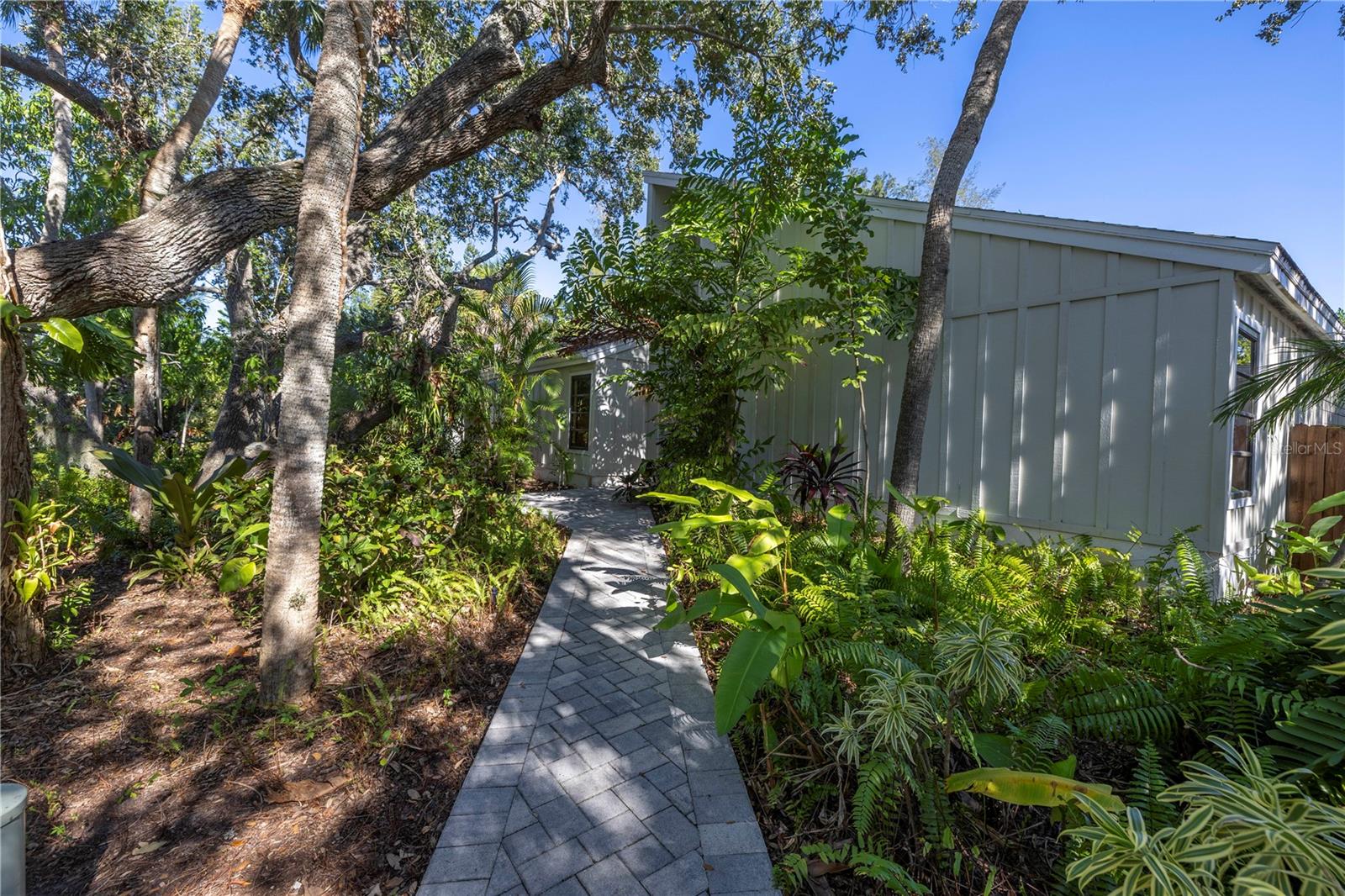 752 TROPICAL CIR, SARASOTA, FL, 34242