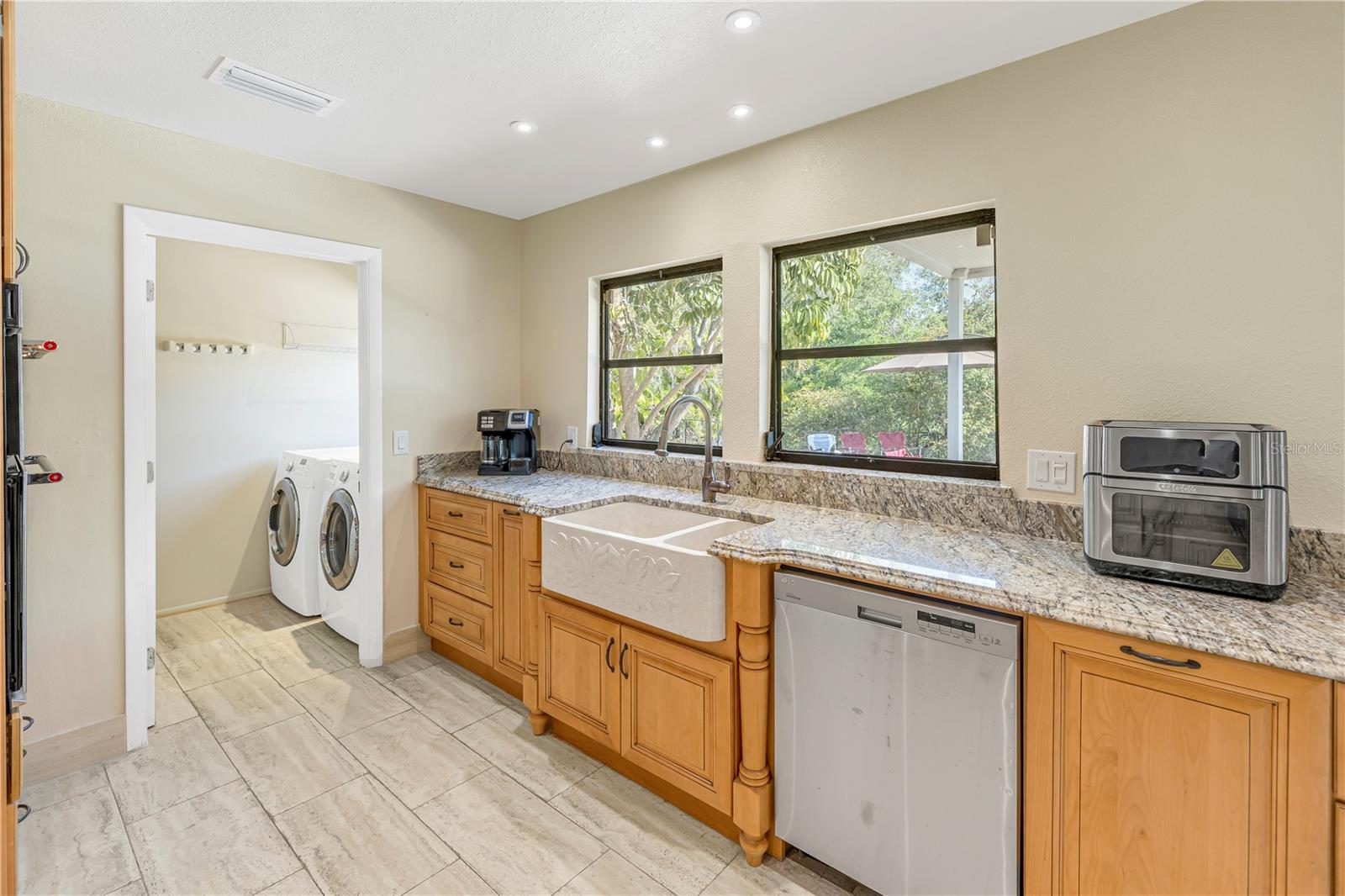 752 TROPICAL CIR, SARASOTA, FL, 34242