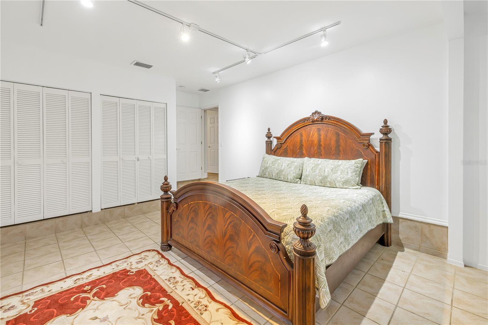 752 TROPICAL CIR, SARASOTA, FL, 34242
