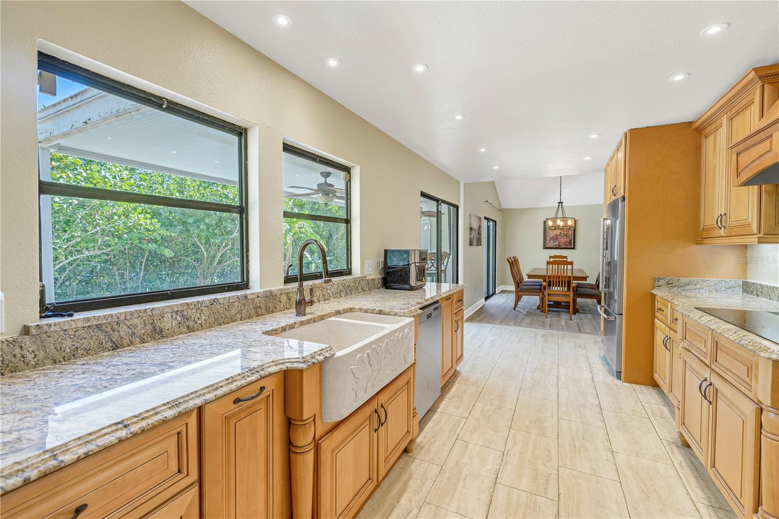 752 TROPICAL CIR, SARASOTA, FL, 34242