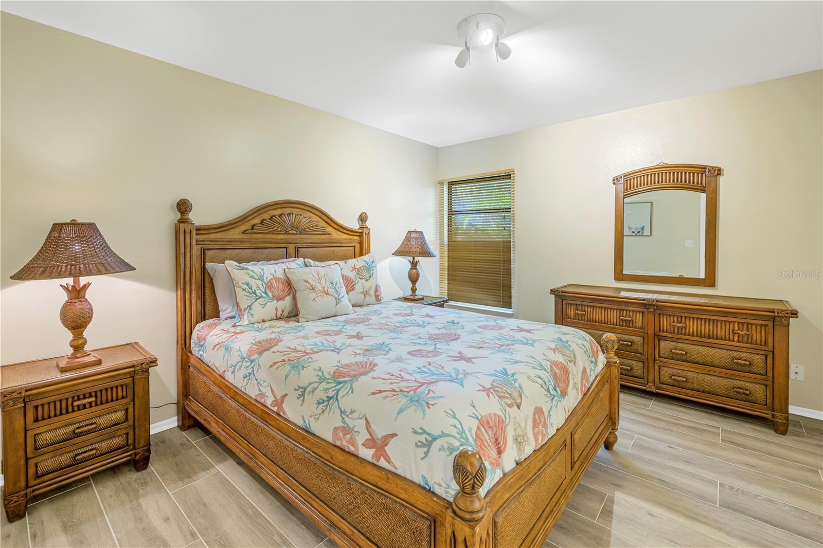 752 TROPICAL CIR, SARASOTA, FL, 34242