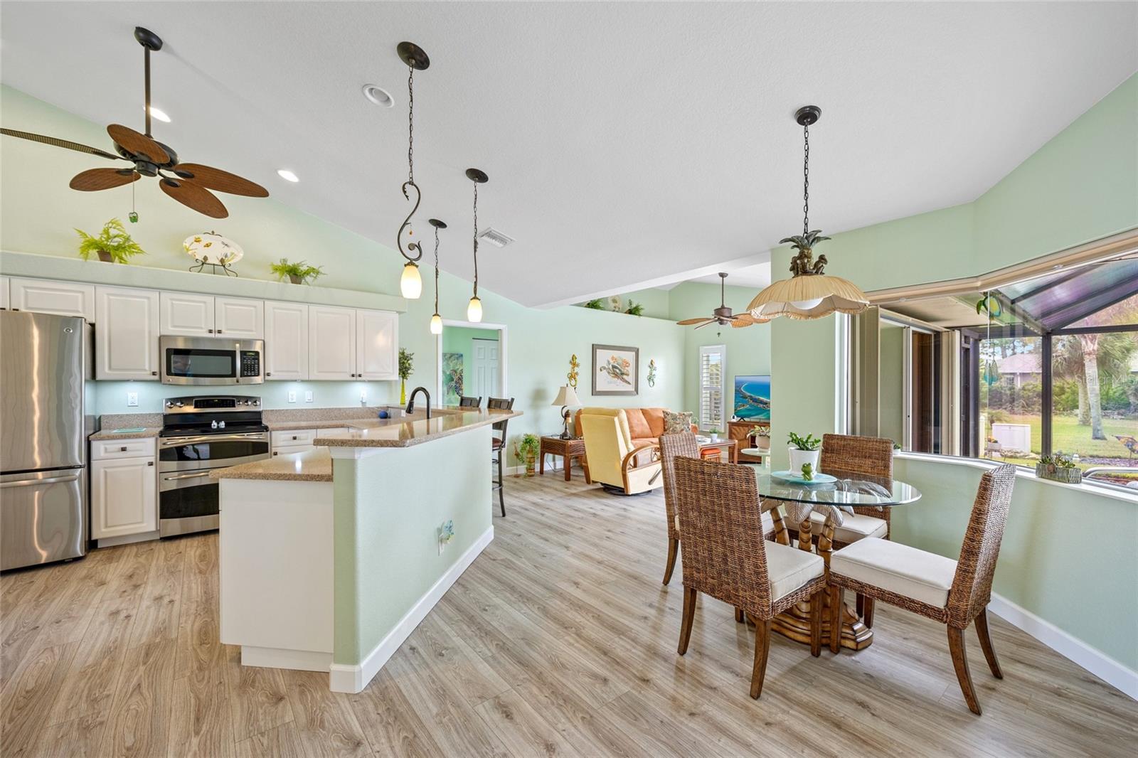 124 BEAU RIVAGE DR, ROTONDA WEST, FL, 33947