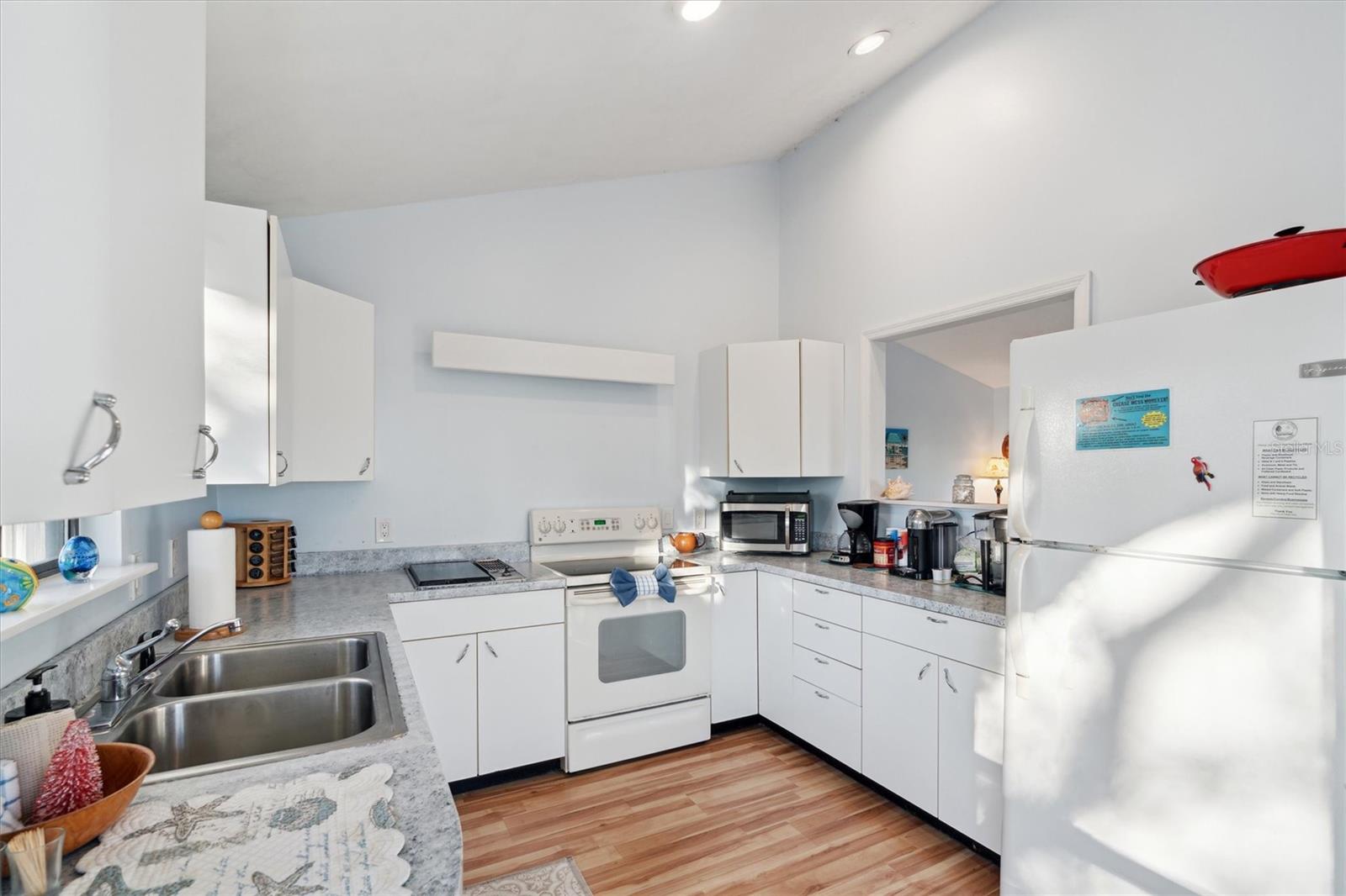 12631 HODGSON AVE, CEDAR KEY, FL, 32625