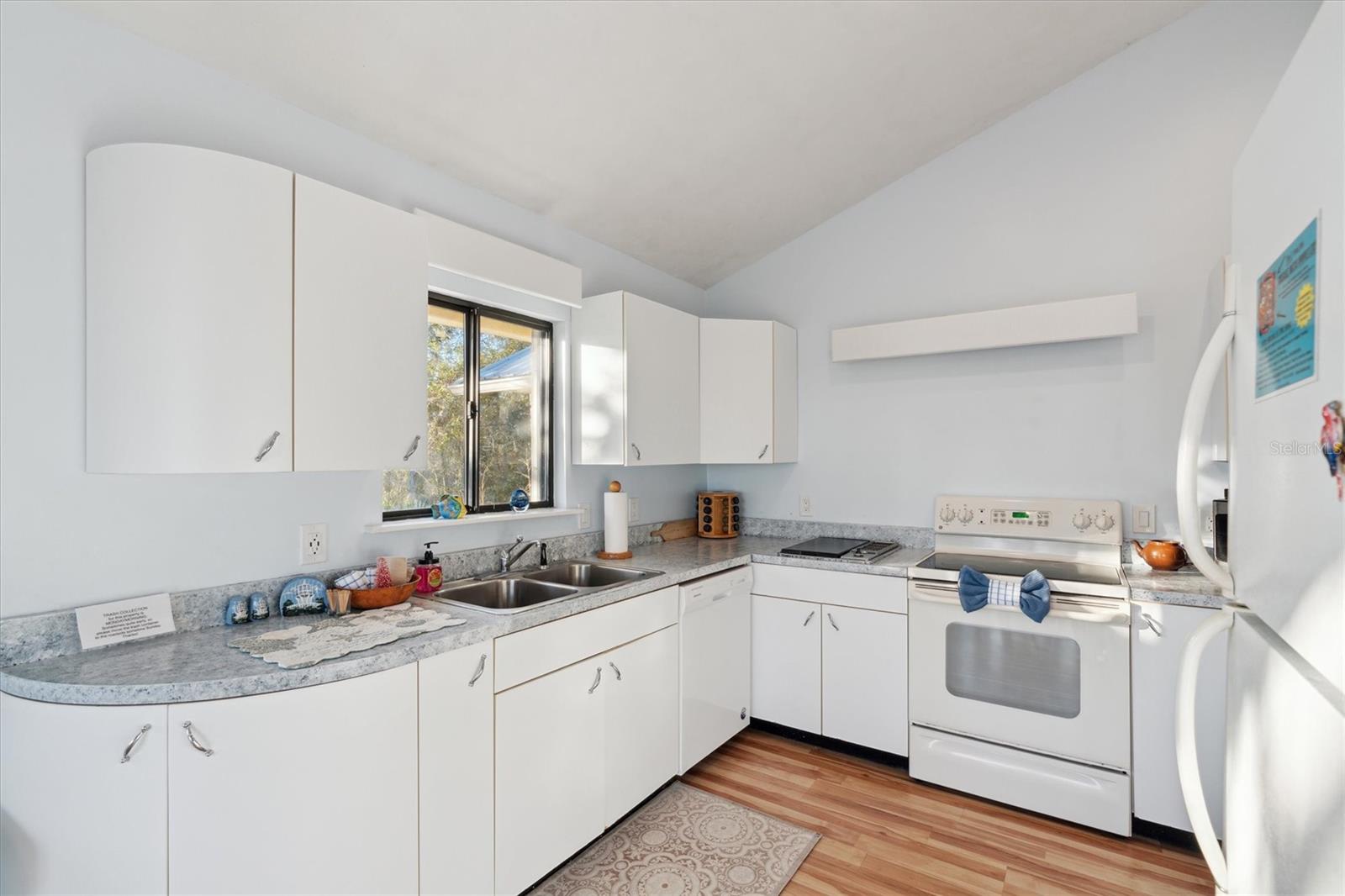 12631 HODGSON AVE, CEDAR KEY, FL, 32625