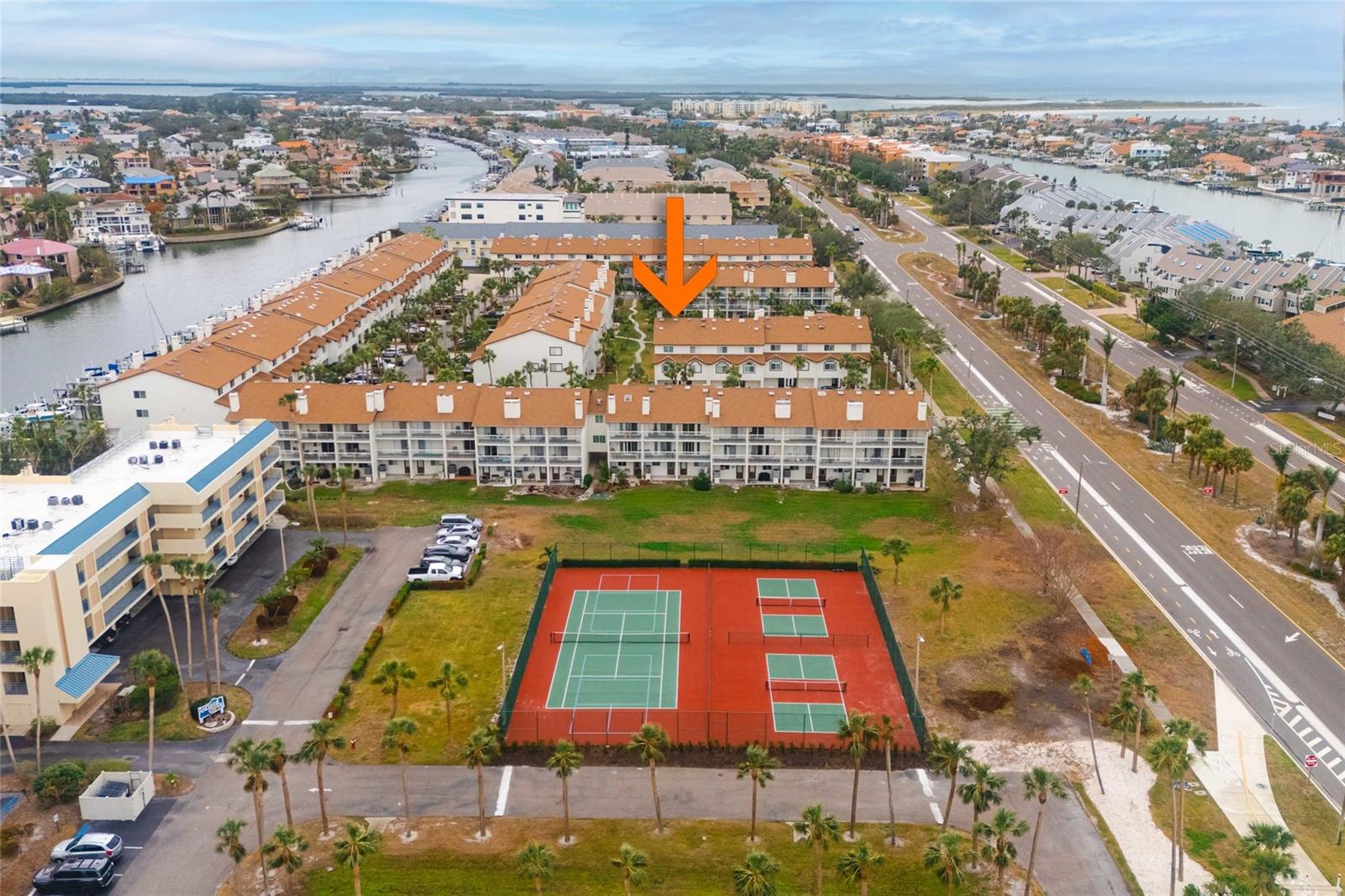 274 MADEIRA CIR, ST PETERSBURG, FL, 33715