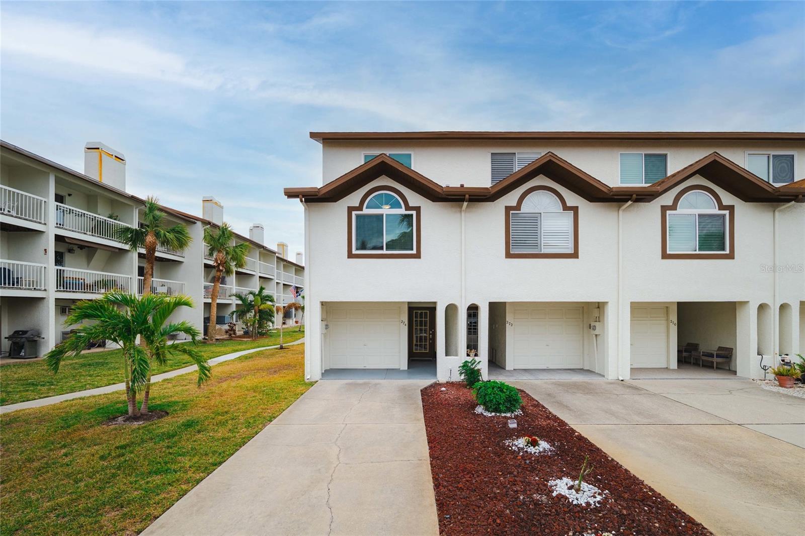 274 MADEIRA CIR, ST PETERSBURG, FL, 33715
