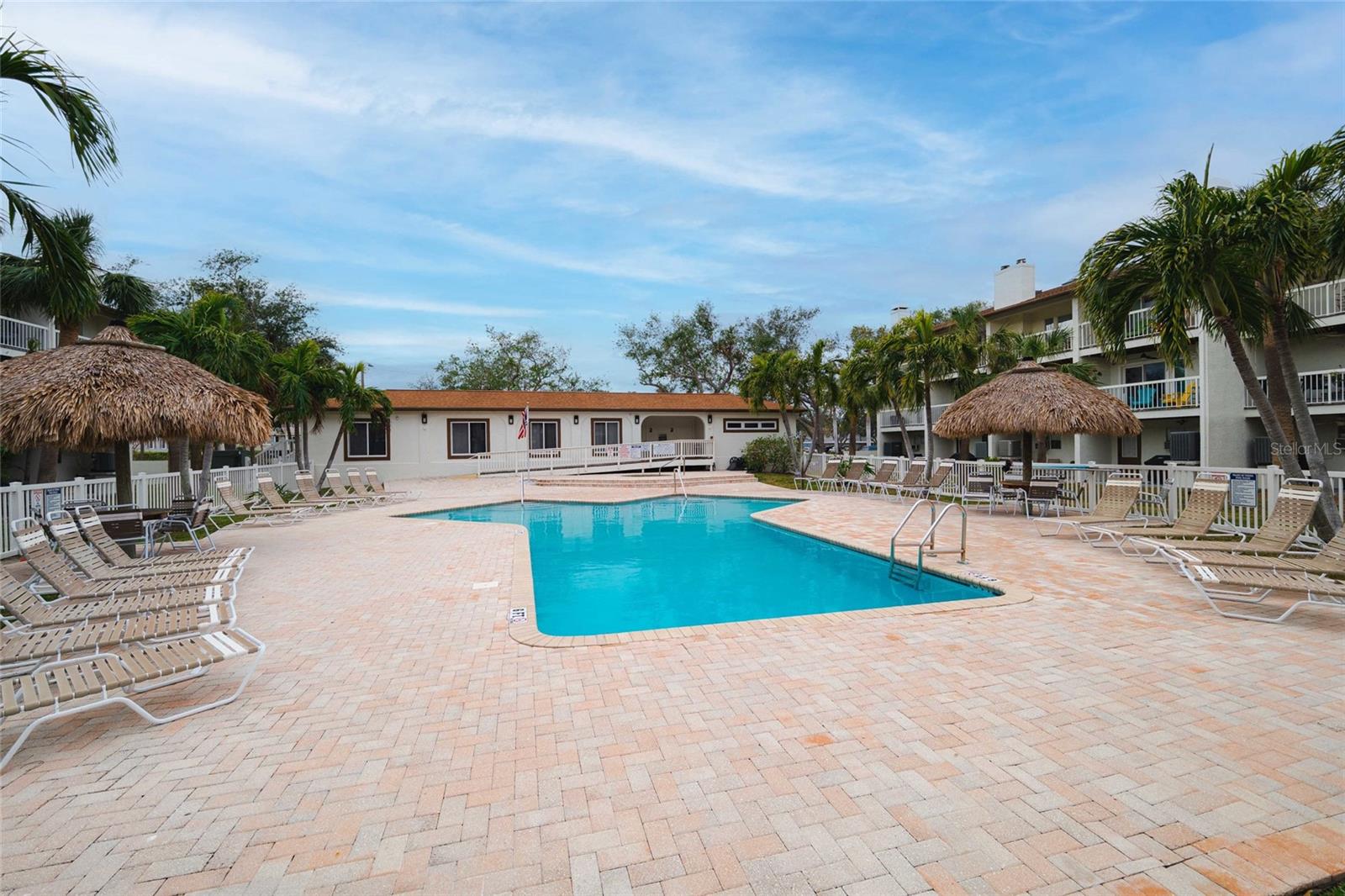 274 MADEIRA CIR, ST PETERSBURG, FL, 33715