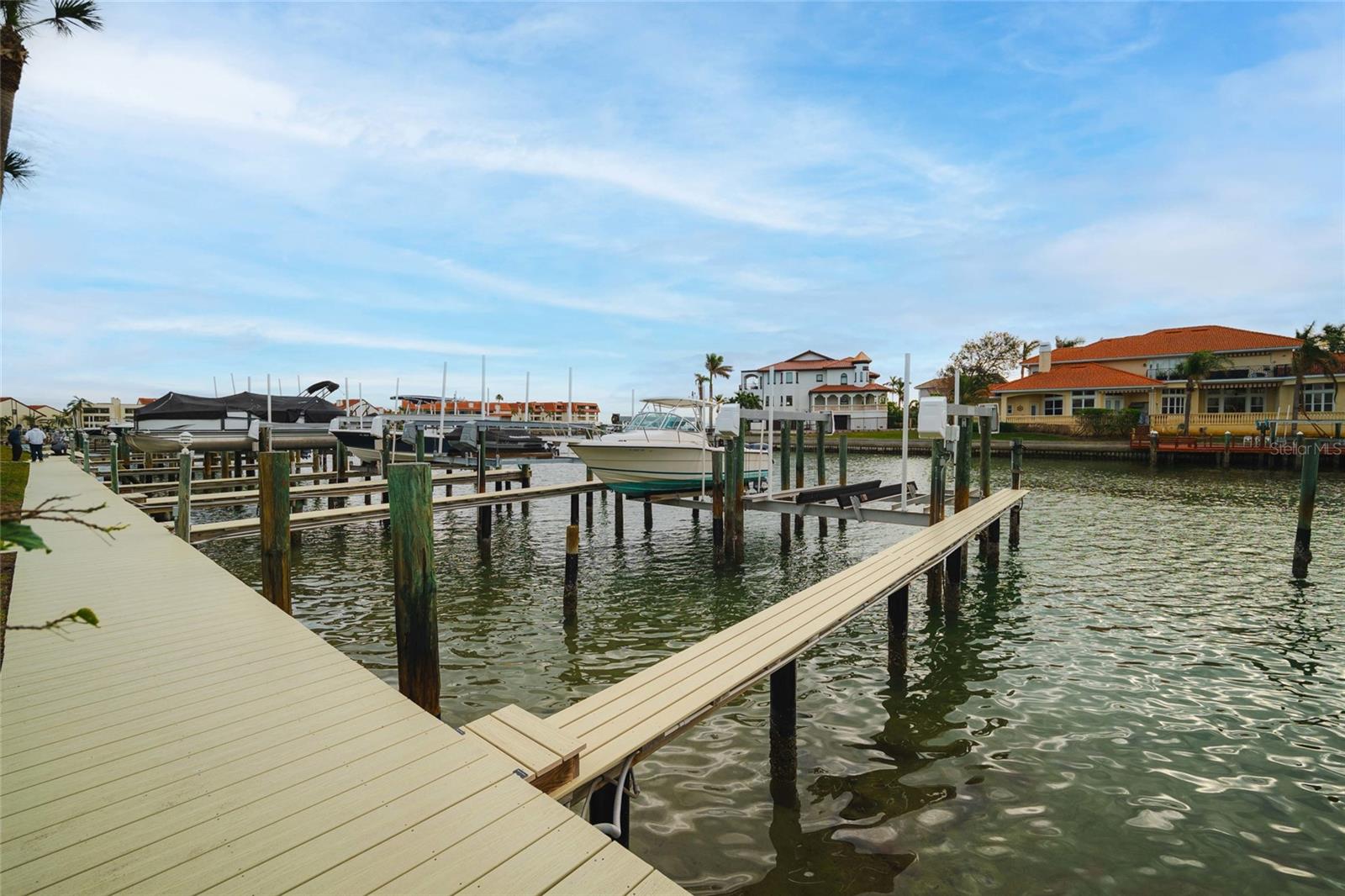 274 MADEIRA CIR, ST PETERSBURG, FL, 33715