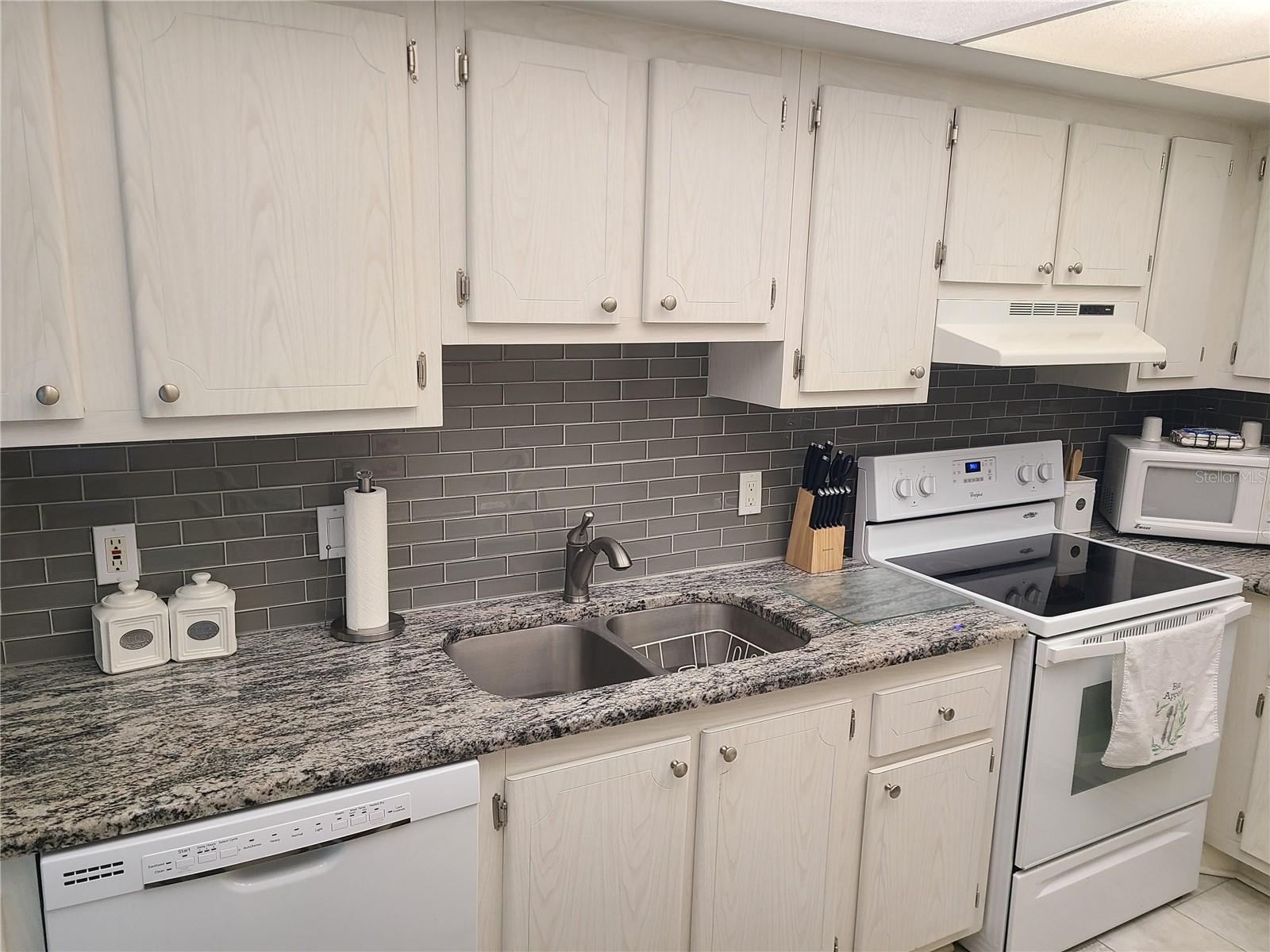 255 DOLPHIN PT #511, CLEARWATER BEACH, FL, 33767