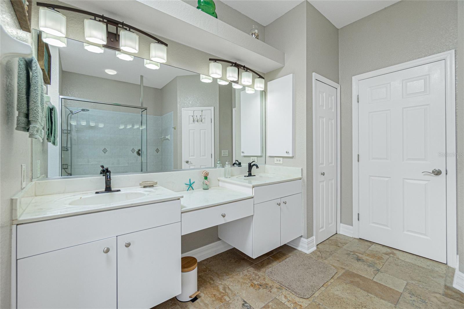 594 ROTONDA CIR, ROTONDA WEST, FL, 33947