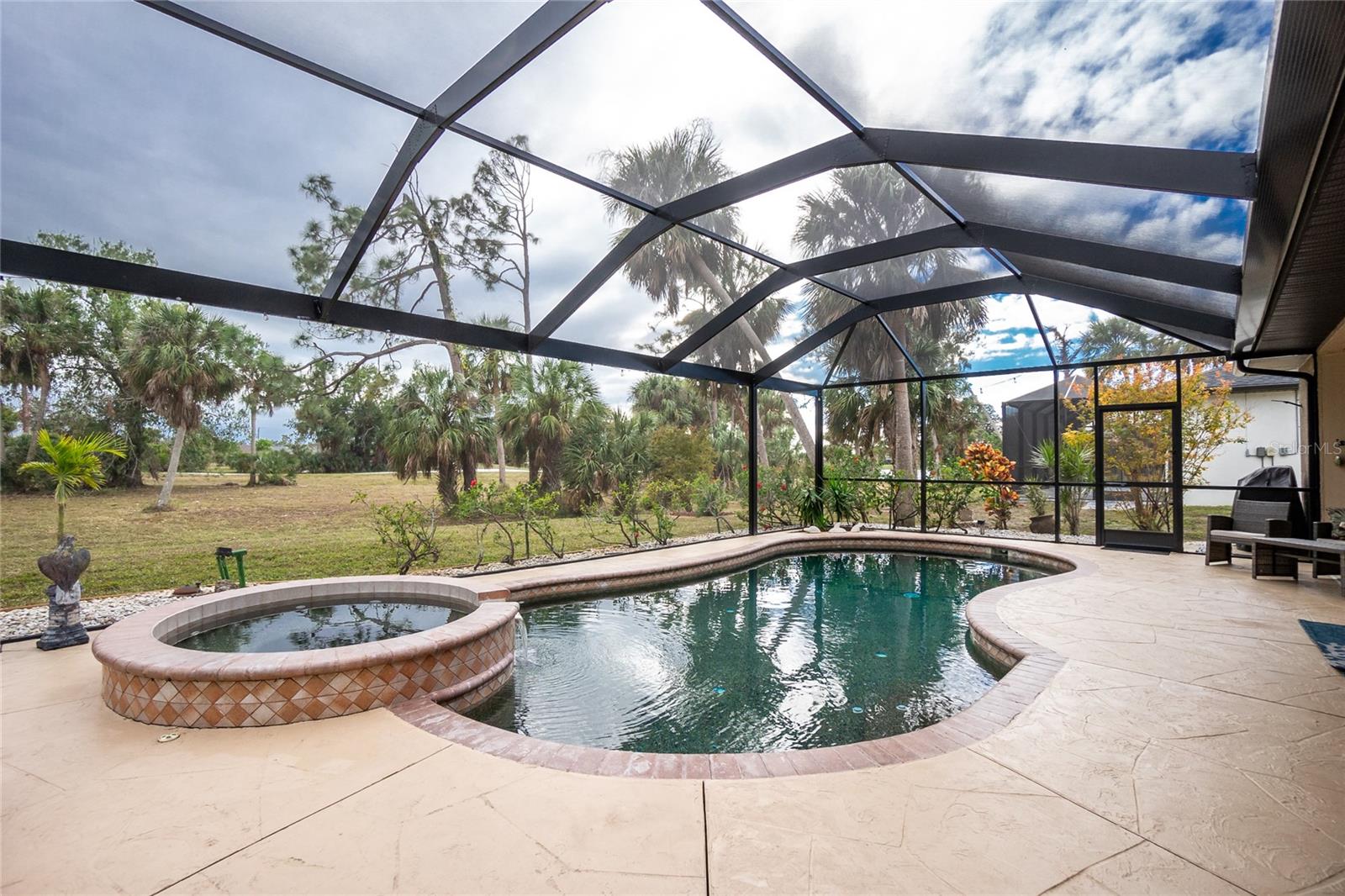 594 ROTONDA CIR, ROTONDA WEST, FL, 33947