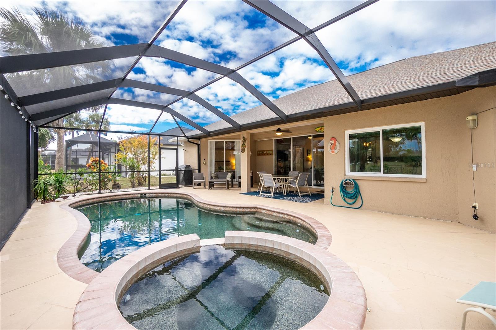 594 ROTONDA CIR, ROTONDA WEST, FL, 33947