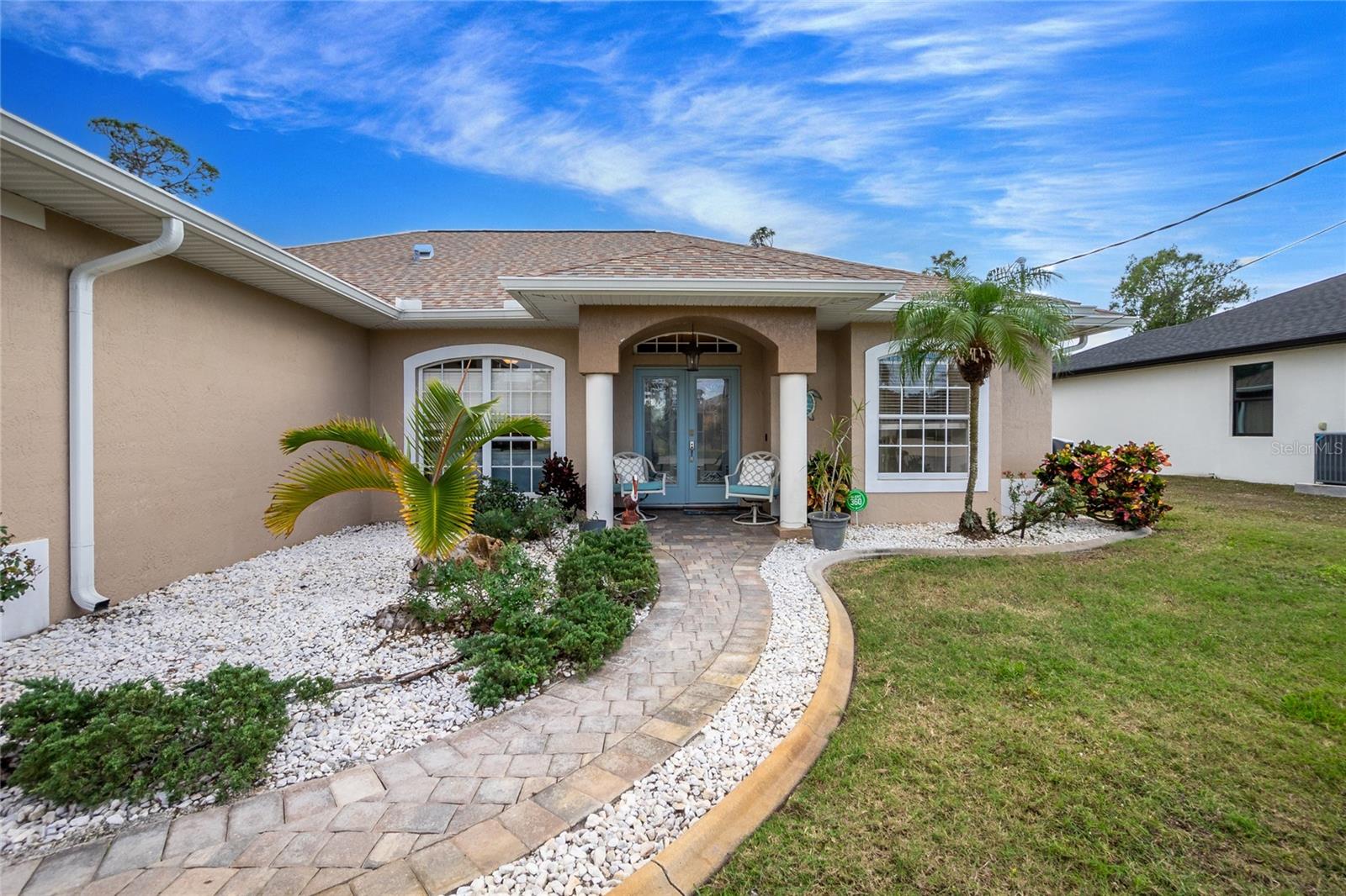 594 ROTONDA CIR, ROTONDA WEST, FL, 33947