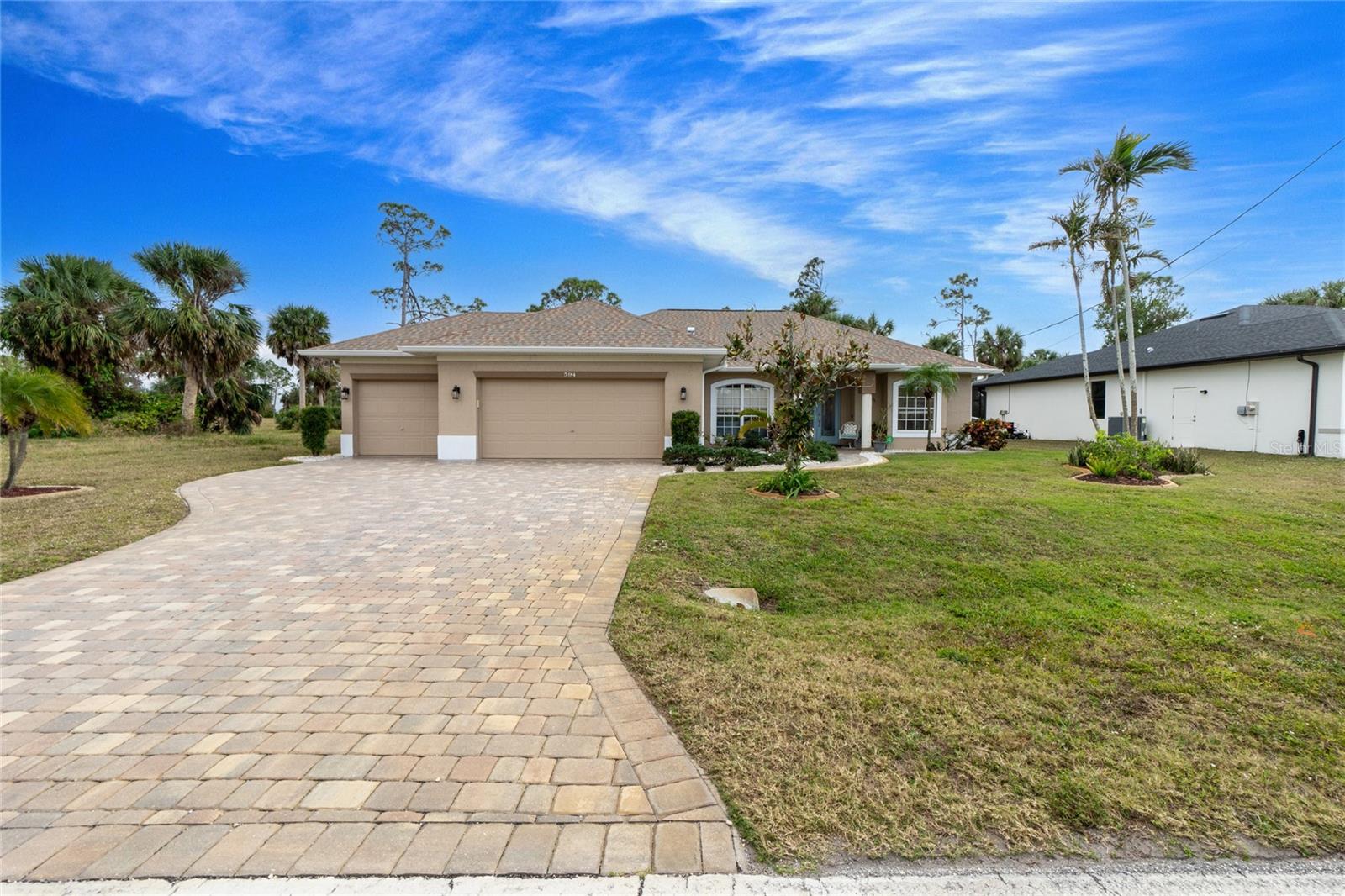 594 ROTONDA CIR, ROTONDA WEST, FL, 33947