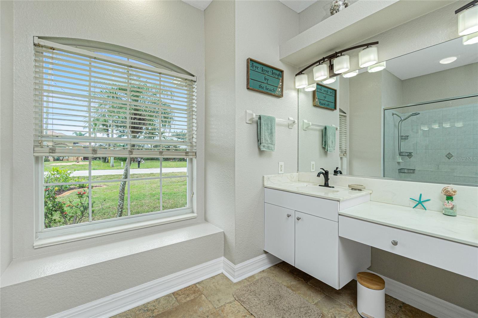 594 ROTONDA CIR, ROTONDA WEST, FL, 33947