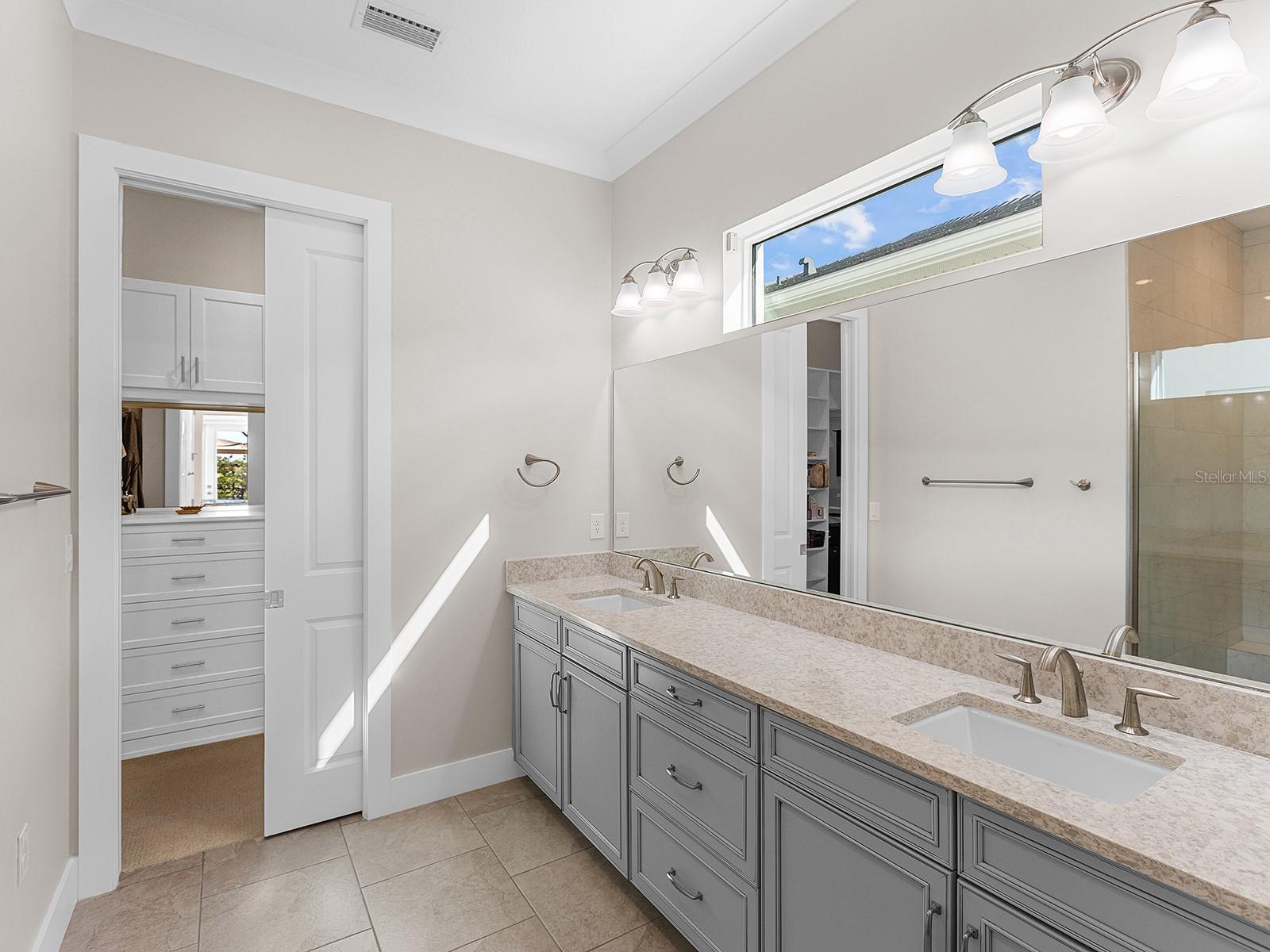 8050 REDONDA LOOP, LAKEWOOD RANCH, FL, 34202