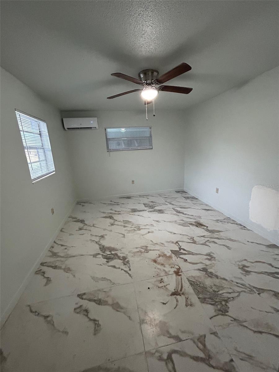 822 N NEW HAMPSHIRE AVE, TAVARES, FL, 32778
