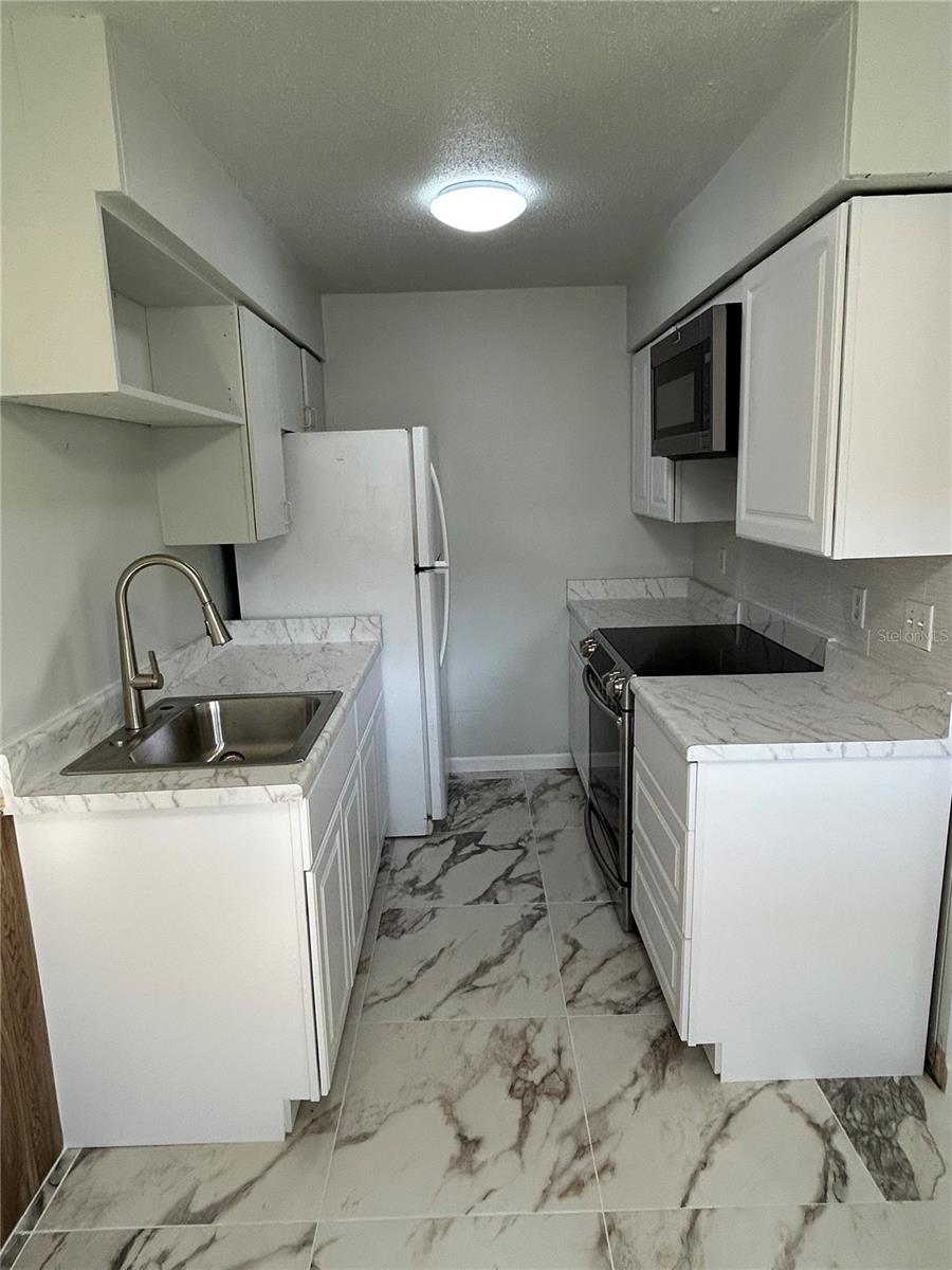 822 N NEW HAMPSHIRE AVE, TAVARES, FL, 32778