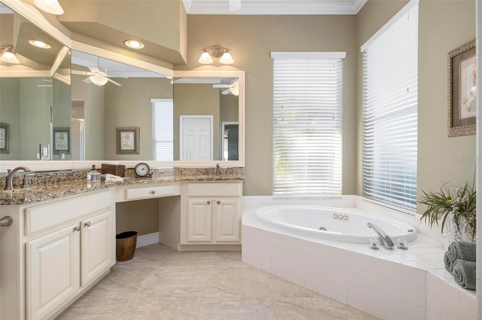 447 PINEWOOD LAKE DR, VENICE, FL, 34285