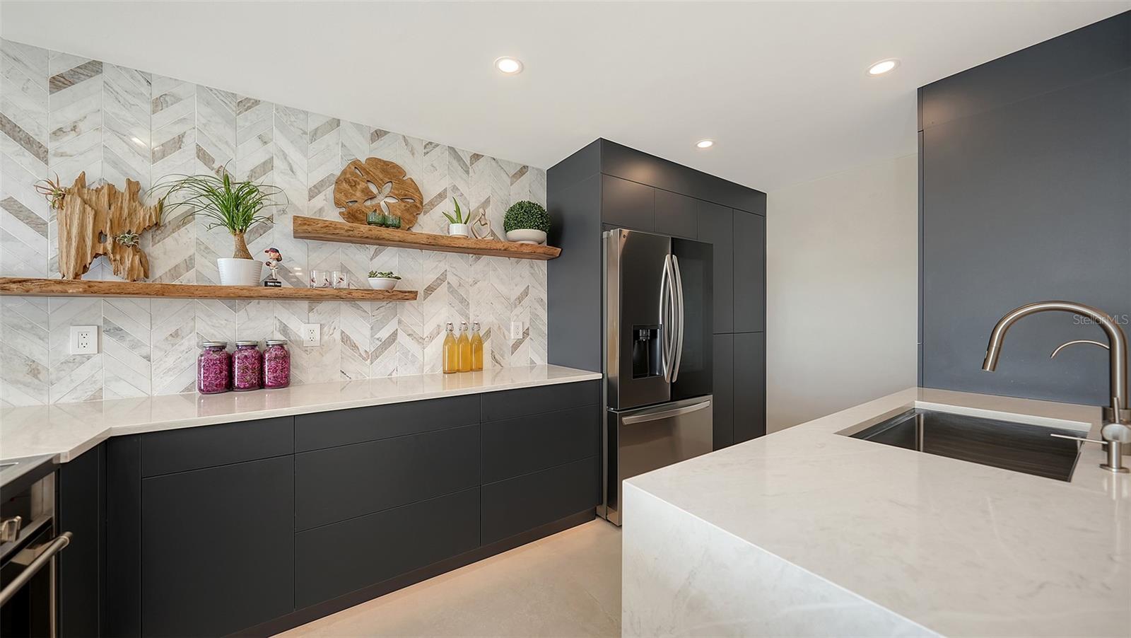 420 BEACH RD #407, SARASOTA, FL, 34242