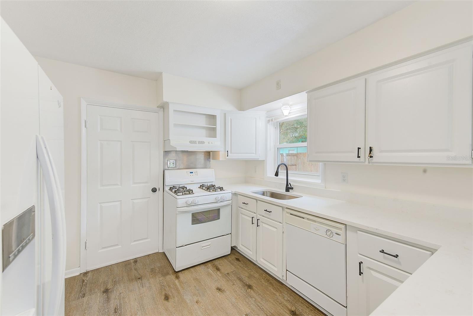 9714 SKEWLEE RD, THONOTOSASSA, FL, 33592