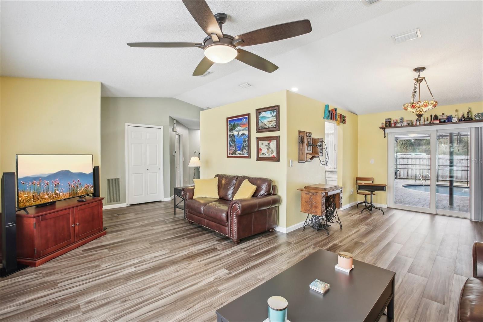 8428 PARKWOOD BLVD, SEMINOLE, FL, 33777