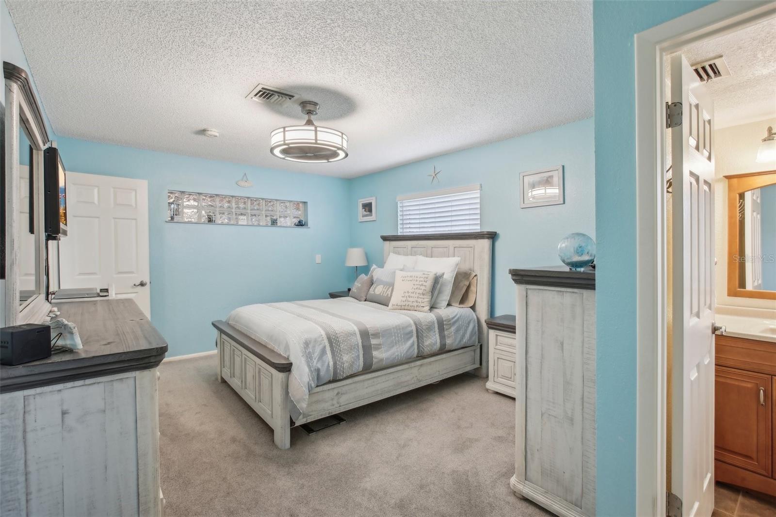 8428 PARKWOOD BLVD, SEMINOLE, FL, 33777