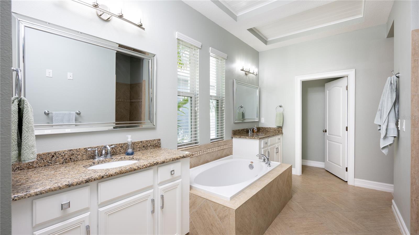 6609 CURRENT DR, APOLLO BEACH, FL, 33572