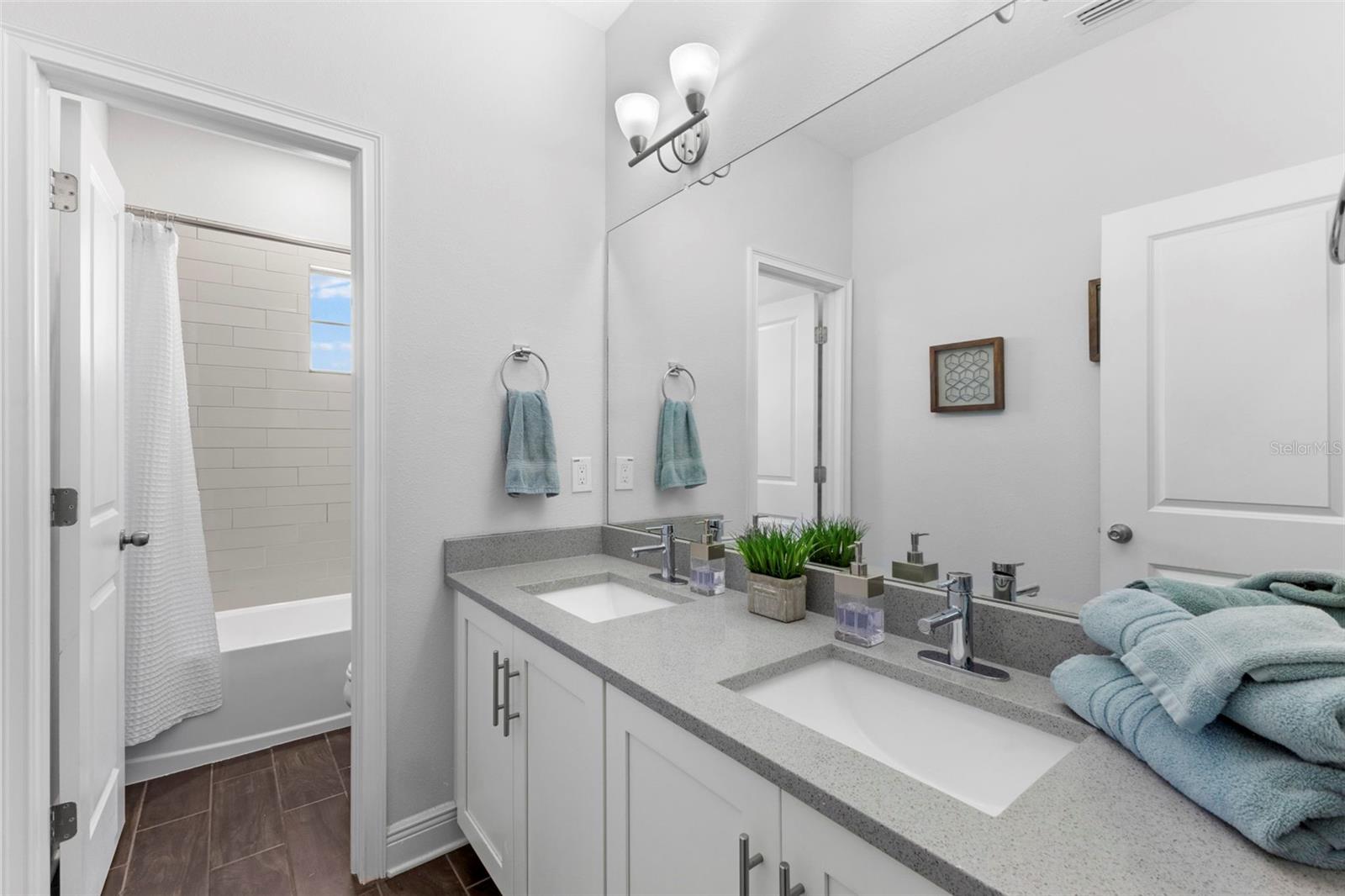 1016 W PENINSULAR ST, TAMPA, FL, 33603