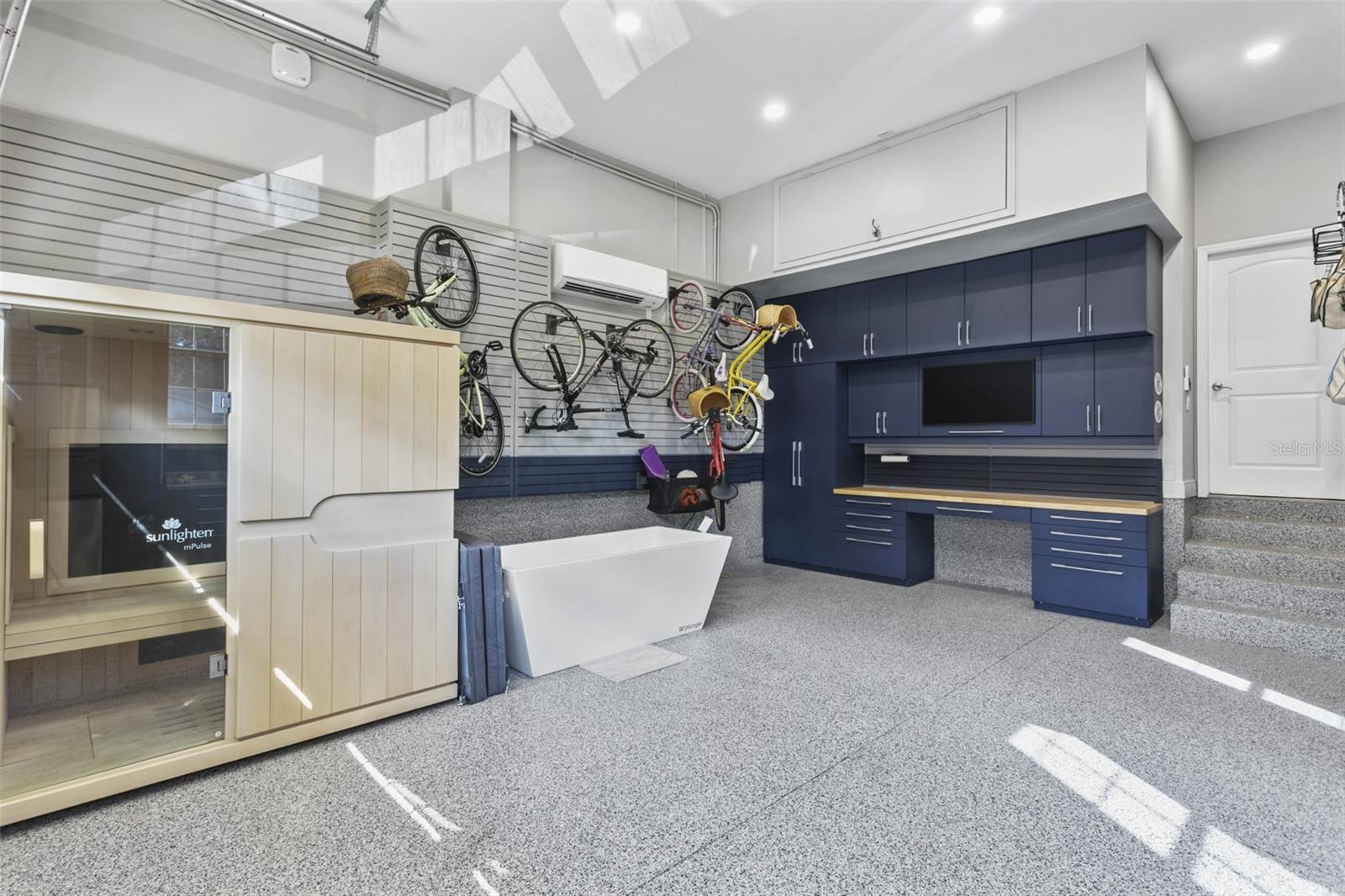 6208 SANDERS DR, TAMPA, FL, 33611