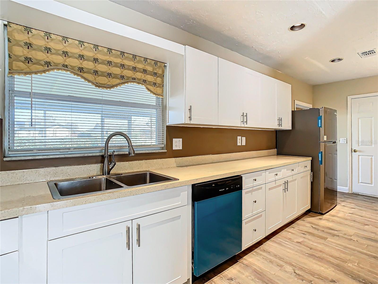 1210 LADY ELAINE DR, VALRICO, FL, 33594