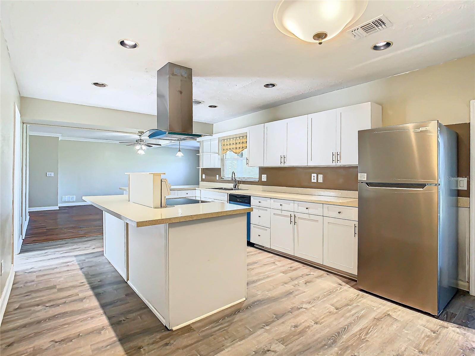 1210 LADY ELAINE DR, VALRICO, FL, 33594