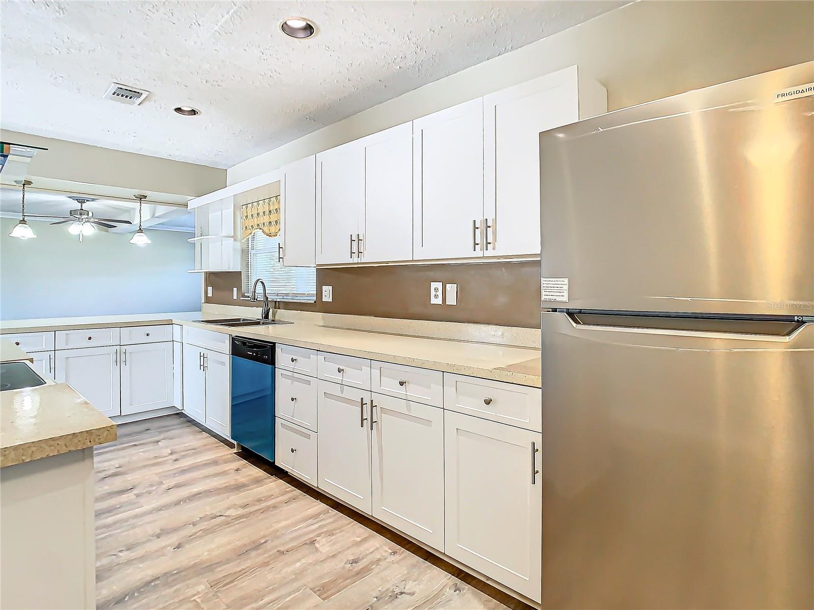 1210 LADY ELAINE DR, VALRICO, FL, 33594